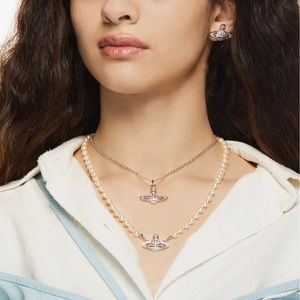 Vivienne Westwood Mini bas relief pearl choker